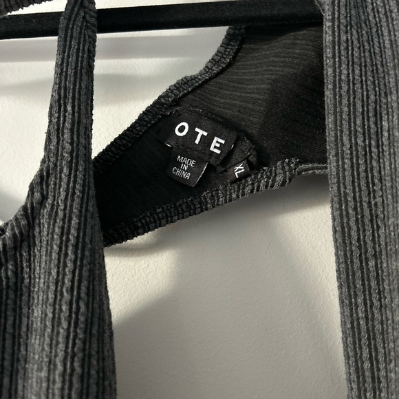 Stylish Black Ribbed Women Top - Picture 2 of 5